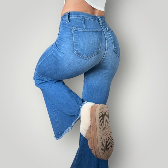 JUDY BLUE Womens Frayed Flare Jeans High Rise Medium Wash Y2K Wide Leg Cute - Picture 1 of 10